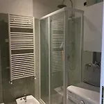 Entire House - Cute And Modern Flat, Very Well Connected To The City Center
