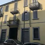 Entire House - Cute And Modern Flat, Very Well Connected To The City Center